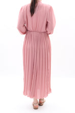 Laden Sie das Bild in den Galerie-Viewer, Plissekleid mit Knopfleiste