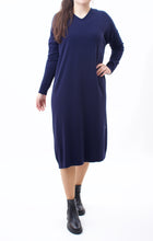 Laden Sie das Bild in den Galerie-Viewer, Elegantes Strickkleid Marineblau ONESIZE