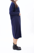 Laden Sie das Bild in den Galerie-Viewer, Elegantes Strickkleid Marineblau ONESIZE