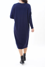 Laden Sie das Bild in den Galerie-Viewer, Elegantes Strickkleid Marineblau ONESIZE