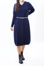 Laden Sie das Bild in den Galerie-Viewer, Elegantes Strickkleid Marineblau ONESIZE