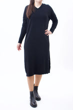Laden Sie das Bild in den Galerie-Viewer, Elegantes Strickkleid Schwarz ONESIZE