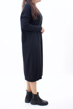 Laden Sie das Bild in den Galerie-Viewer, Elegantes Strickkleid Schwarz ONESIZE