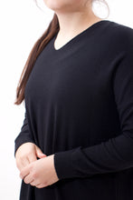 Laden Sie das Bild in den Galerie-Viewer, Elegantes Strickkleid Schwarz ONESIZE
