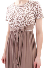 Laden Sie das Bild in den Galerie-Viewer, Midikleid mit Animalprint