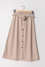 Laden Sie das Bild in den Galerie-Viewer, Midirock Paperbag A-Linie mit Knopfleiste Beige