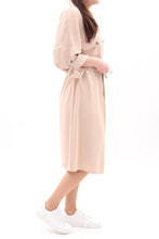 Laden Sie das Bild in den Galerie-Viewer, Blusenkleid Knopfleiste Beige
