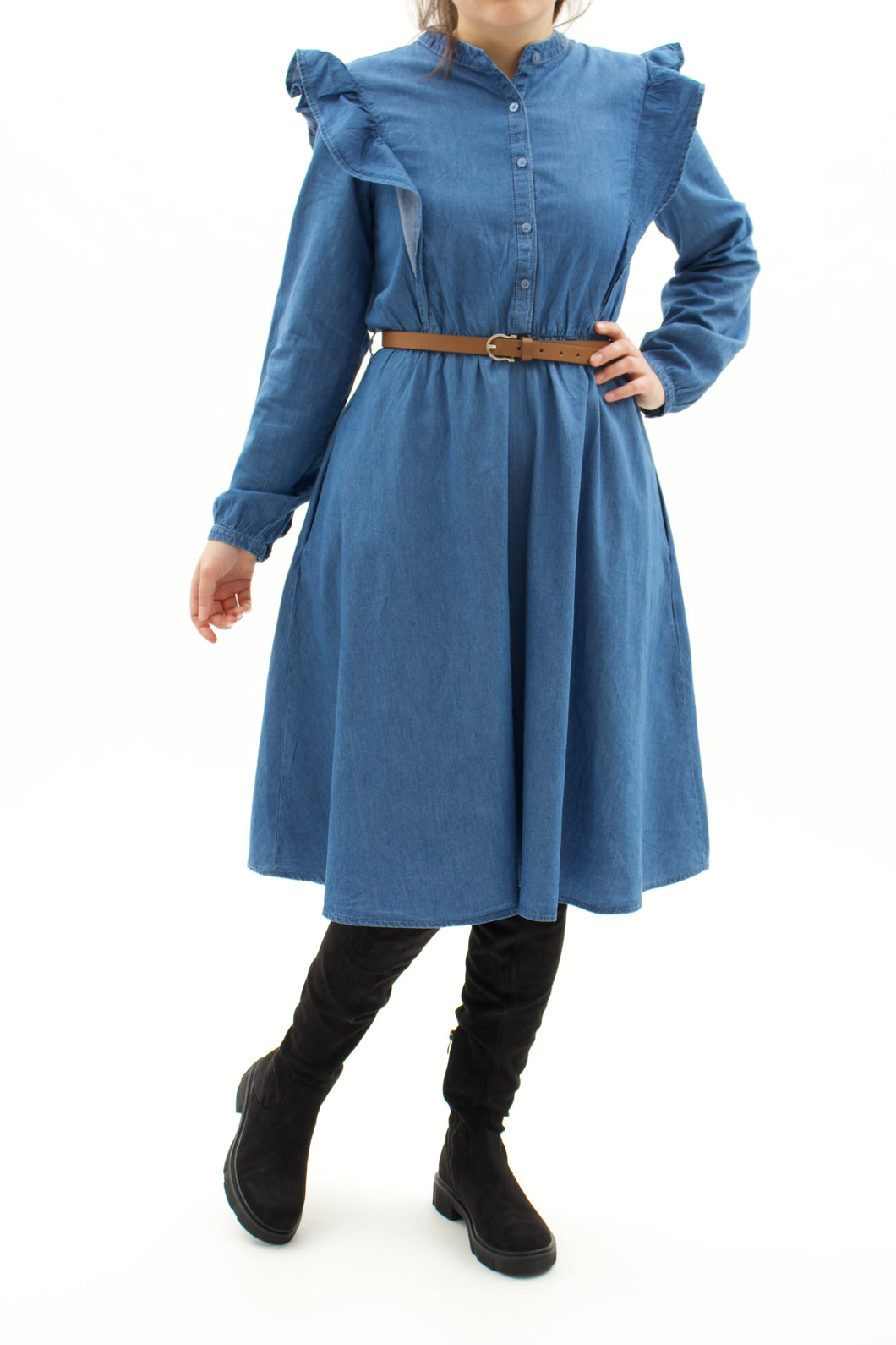 Feminines Jeanskleid mit passendem Gürtel