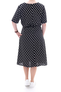 Leichtes Midikleid in Schwarz mit weißen Punkten