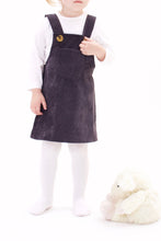 Laden Sie das Bild in den Galerie-Viewer, Latzkleid Marineblau