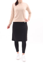 Laden Sie das Bild in den Galerie-Viewer, Sportrock mit eingenähter Leggings Funktionsrock Schwarz