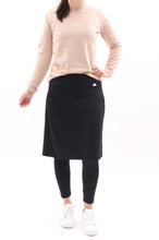 Laden Sie das Bild in den Galerie-Viewer, Sportrock mit eingenähter Leggings Funktionsrock Schwarz