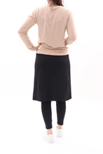 Laden Sie das Bild in den Galerie-Viewer, Sportrock mit eingenähter Leggings Funktionsrock Schwarz