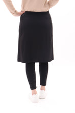 Laden Sie das Bild in den Galerie-Viewer, Sportrock mit eingenähter Leggings Funktionsrock Schwarz