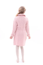 Laden Sie das Bild in den Galerie-Viewer, Strickkleid Rosa mit Schleife