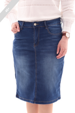 Laden Sie das Bild in den Galerie-Viewer, Klassischer Jeansrock Blau Gr. 40+