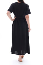 Laden Sie das Bild in den Galerie-Viewer, Luftiges Maxikleid Wickeloptik in Schwarz