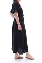 Laden Sie das Bild in den Galerie-Viewer, Luftiges Maxikleid Wickeloptik in Schwarz
